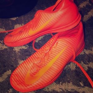 soccer shoes (indoor)